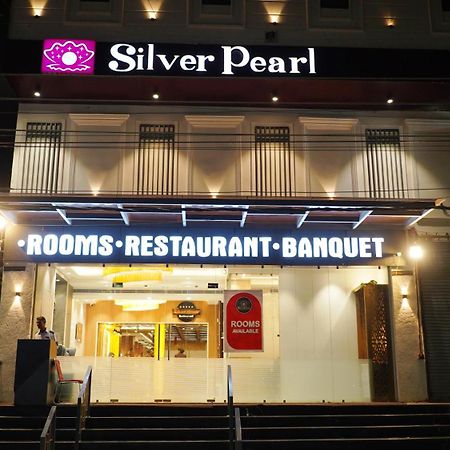 Hotel Silver Pearl Alīgarh エクステリア 写真