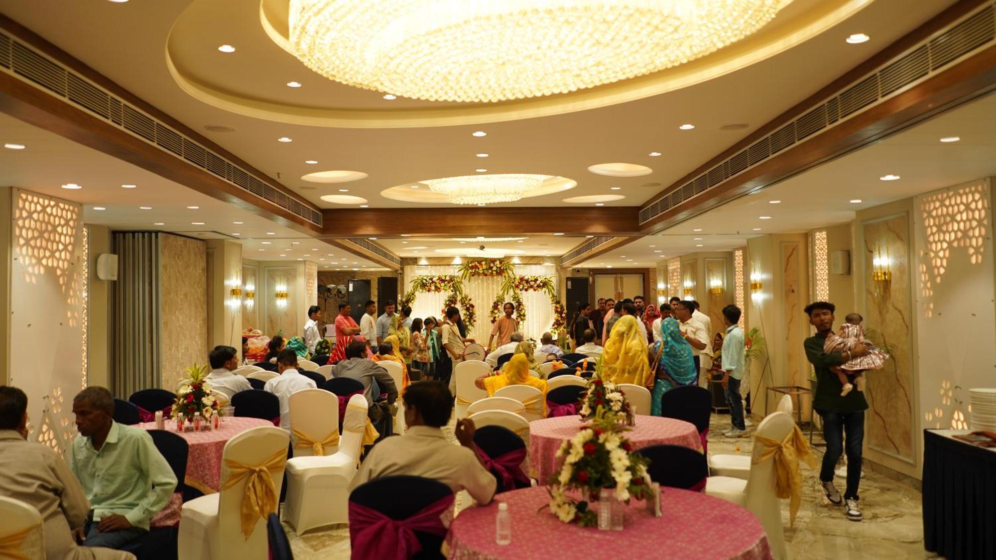 Hotel Silver Pearl Alīgarh エクステリア 写真