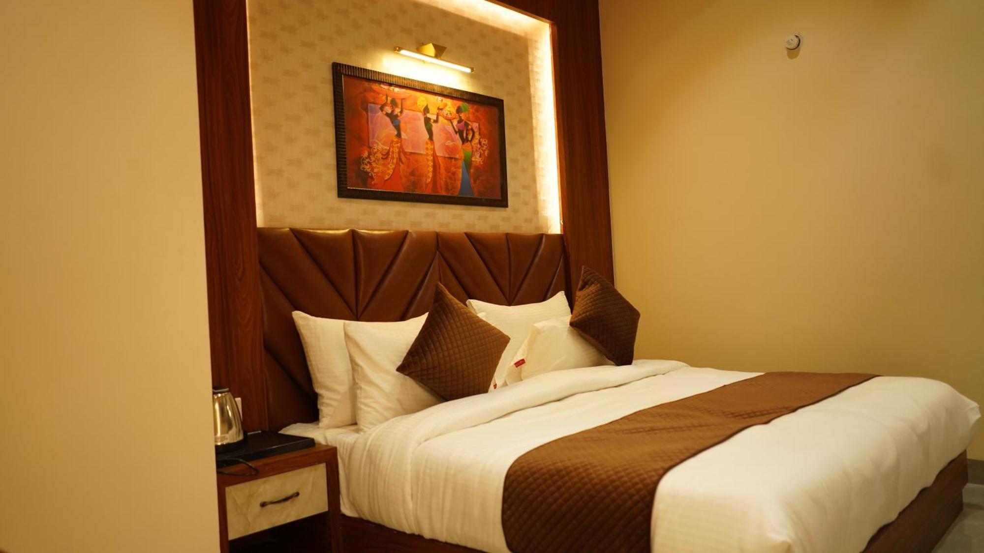 Hotel Silver Pearl Alīgarh エクステリア 写真